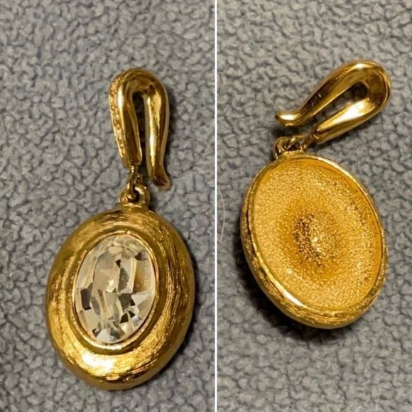 Vintage gold oval pendant, crystal 💎 center stone - Picture 5 of 16